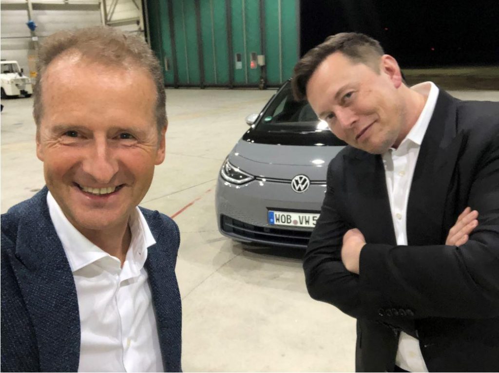 VW CEO'su ve Elon Musk ID.3 ile