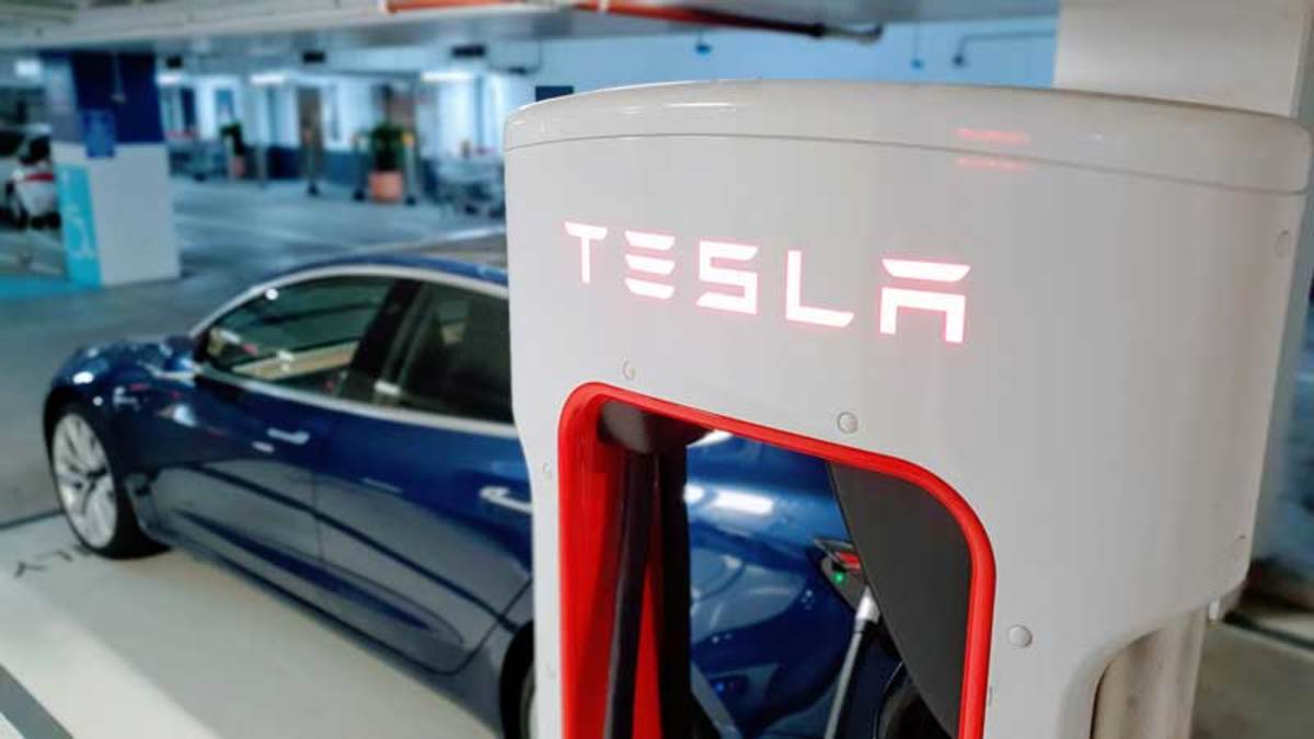 Tesla Dünyanın En Büyük Süper Hızlı Şarj İstasyonu Açtı