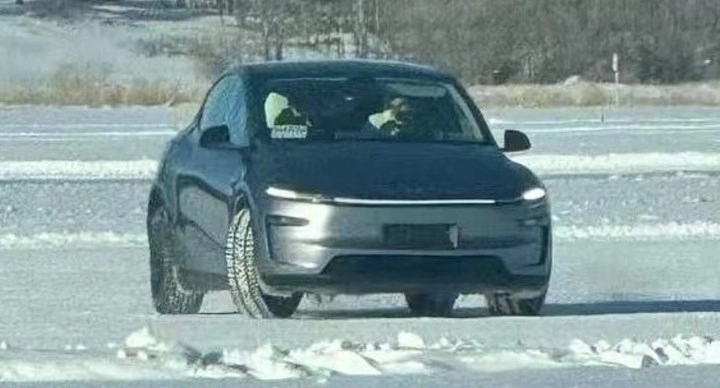 Yeni Tesla Model Y Kamuflajsız Şekilde Görüntülendi